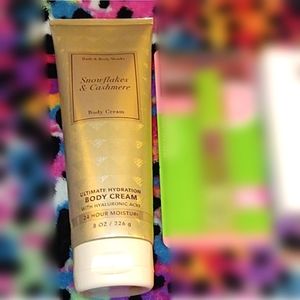 💥Firm Price💥Snowflakes & Cashmere, 24 hr. moisture, body cream